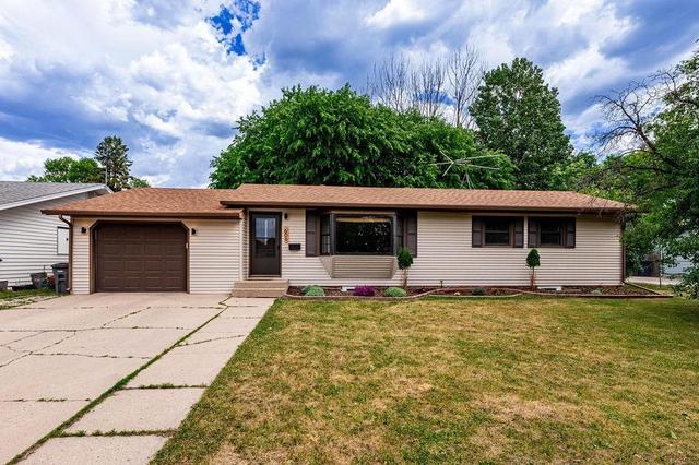 606 Birch Ln, Moorhead, MN 56560
