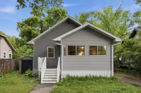 1017 14th St S, Fargo, ND 58103