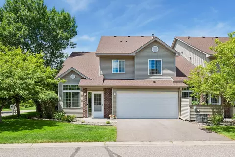 2331 Oakridge Cir, Hudson, WI 54016