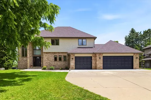 5900 Otter Ridge Cir, White Bear Lake, MN 55110