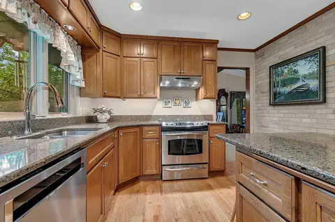 Kitchen - 3135 Blackheath Dr, Saint Cloud, MN 56301 photo 4 of 8