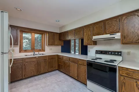 Kitchen - 7044 Da Mar Est, Saint Peter, MN 56082 photo 2 of 3