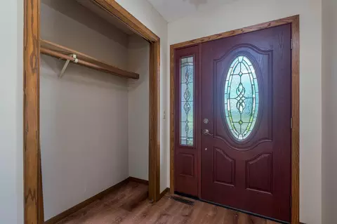 Entry Way - 7044 Da Mar Est, Saint Peter, MN 56082 photo 1 of 4