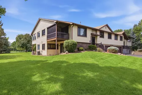 5591 Donegal Dr, Shoreview, MN 55126