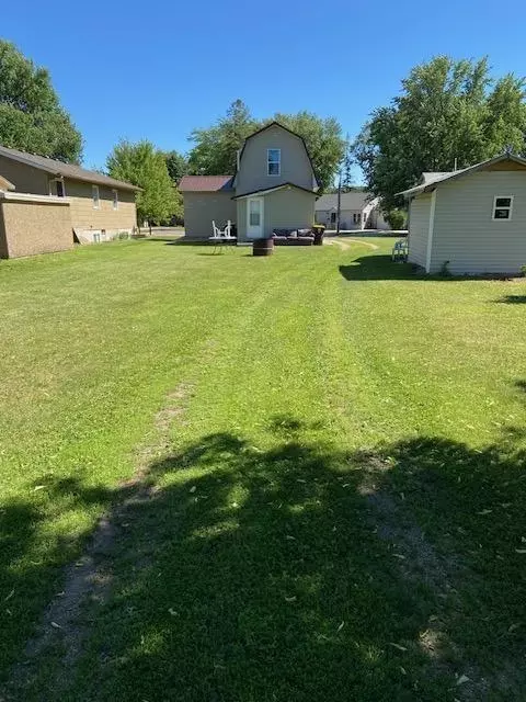 Exterior - 872 12th St, Windom, MN 56101 photo 2 of 3