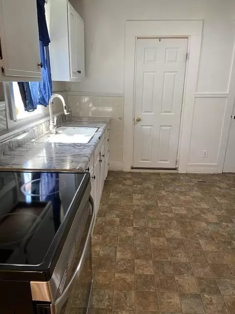 Kitchen - 872 12th St, Windom, MN 56101 photo 1 of 5