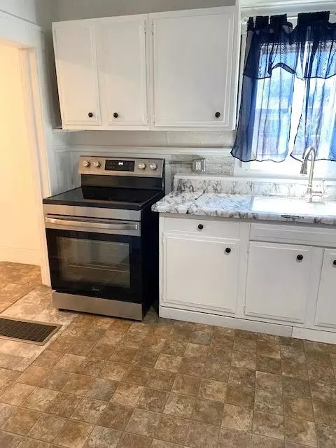 Kitchen - 872 12th St, Windom, MN 56101 photo 2 of 5