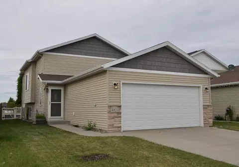 4823 50th Ave S, Fargo, ND 58104