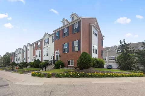 715 Village Pkwy, Circle Pines, MN 55014