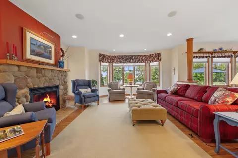 20 W Clear Lake Dr, Ceylon, MN 56121