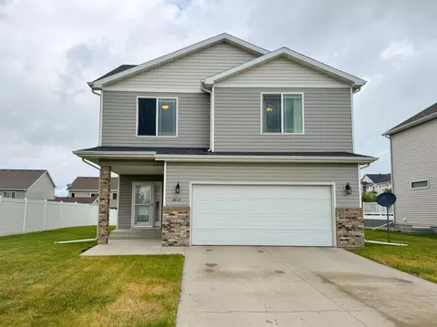 2613 56th Ave S, Fargo, ND 58104