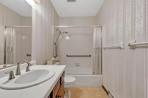 Bath - 230 5th Ave N #C5, Saint Cloud, MN 56303 photo 2 of 2