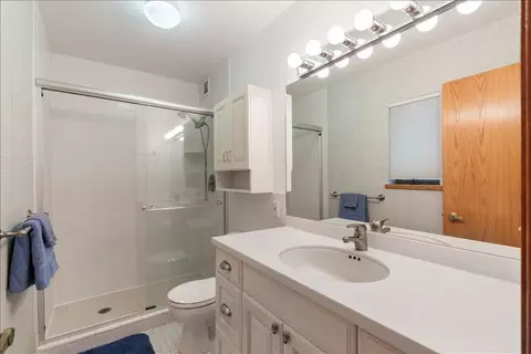 Bath - 2009 Crestview Ln, Brainerd, MN 56401 photo 1 of 3