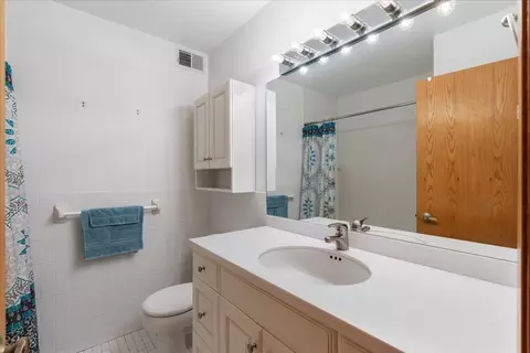 Bath - 2009 Crestview Ln, Brainerd, MN 56401 photo 2 of 3