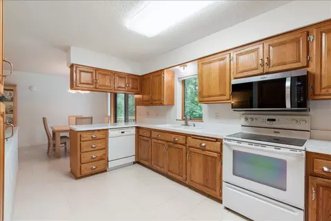 Kitchen - 2009 Crestview Ln, Brainerd, MN 56401 photo 2 of 2