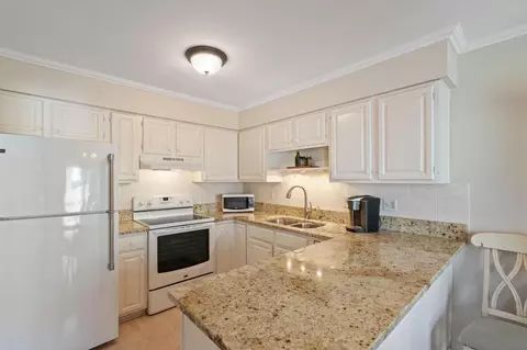 6140 Creek View Trl, Minnetonka, MN 55345