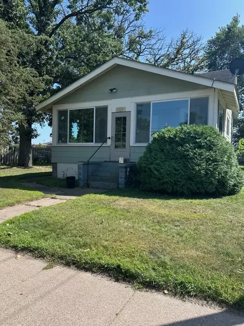 2100 4th St, White Bear Lake, MN 55110