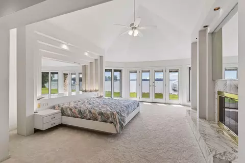 Bedroom - 5360 Howards Point Rd, Excelsior, MN 55331 photo 1 of 4