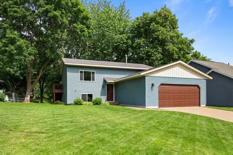 880 Pearl View Dr, Sauk Rapids, MN 56379