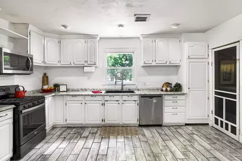 Kitchen - 23820 Main St, Hampton, MN 55031 photo 1 of 2