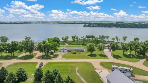 1559 Dickson Dr, Hendricks, MN 56136