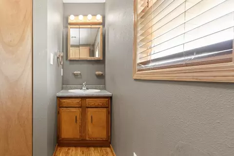 Bath - 1559 Dickson Dr, Hendricks, MN 56136 photo 5 of 6
