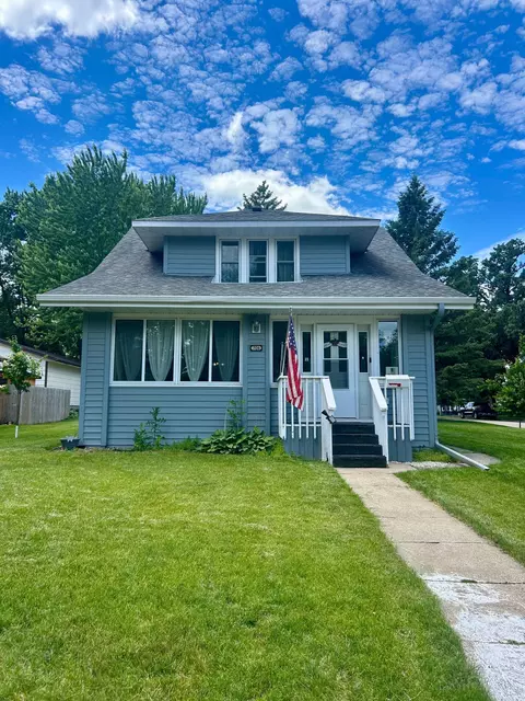 706 Franklin St SW, Hutchinson, MN 55350
