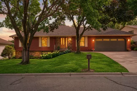 108 Knoll Cir E, Burnsville, MN 55337