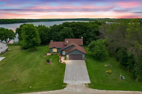 13611 Fox Lake Trl, Faribault, MN 55021