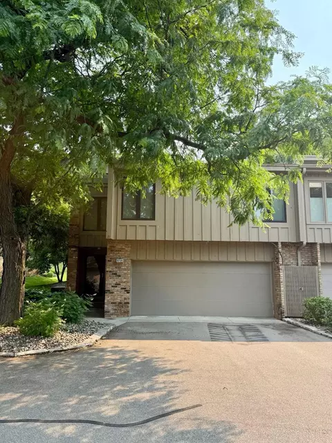 5725 Duncan Ln, Edina, MN 55436