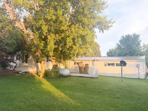 Exterior - 19667 Mccall Ave, Reading, MN 56165 photo 6 of 7