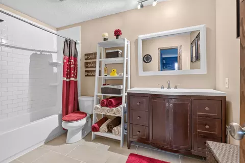 Bath - 3884 Calcite Dr, Eagan, MN 55122 photo 1 of 4