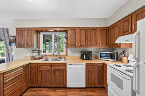 Kitchen - 3884 Calcite Dr, Eagan, MN 55122 photo 3 of 3