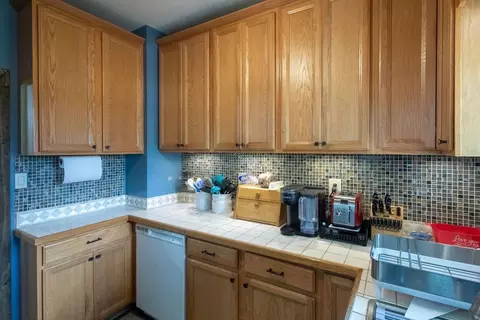 Kitchen - 1601 S 3rd Ave S, Fargo, ND 58103 photo 2 of 3