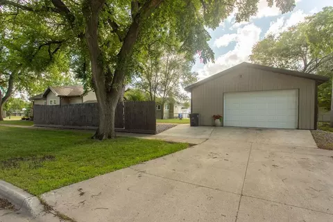 Exterior - 1601 S 3rd Ave S, Fargo, ND 58103 photo 5 of 8