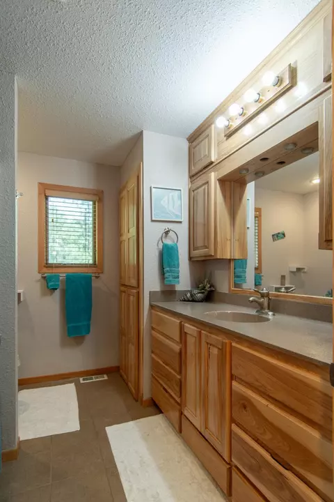 Bath - 48228 207th Ave, Mcgregor, MN 55760 photo 2 of 7