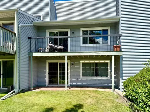 142 Canabury Ct, Little Canada, MN 55117