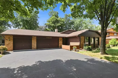 10828 Butternut St NW, Coon Rapids, MN 55448