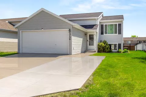 3126 32nd St S, Moorhead, MN 56560