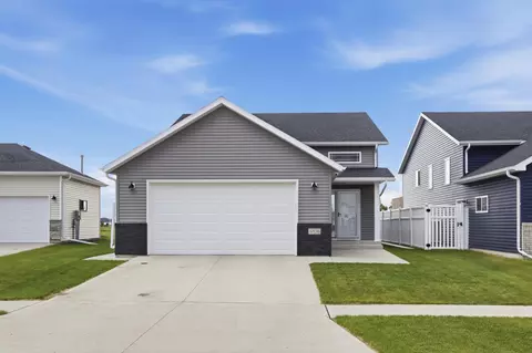 6706 72nd Ave S, Horace, ND 58047