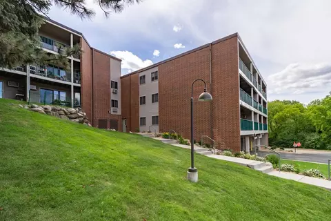 1700 Four Oaks Rd #219, Eagan, MN 55121
