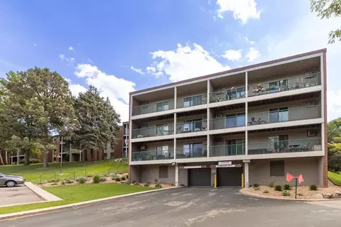 1700 Four Oaks Rd #219, Eagan, MN 55121