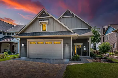 7769 N Shore Cir N, Forest Lake, MN 55025