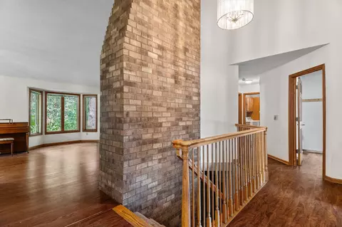 4512 Williston Rd, Minnetonka, MN 55345