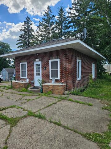 411 5th St, Clear Lake, WI 54005