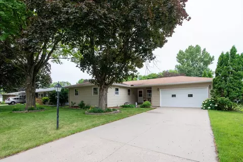 1808 Sunray Ave, Mankato, MN 56001