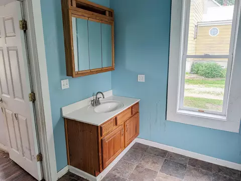 Bath - 117 E Grant St, Spring Valley, MN 55975 photo 2 of 3