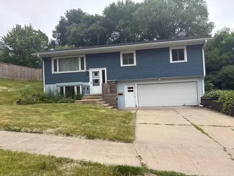 419 2nd St NE, Faribault, MN 55021