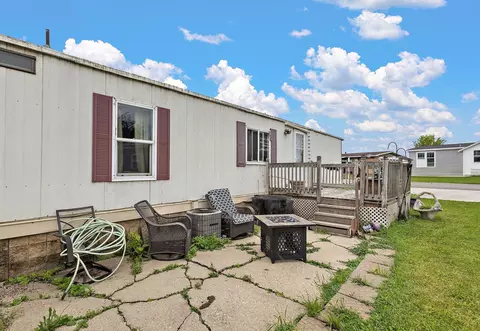 400 22 12 St NW, Stewartville, MN 55976