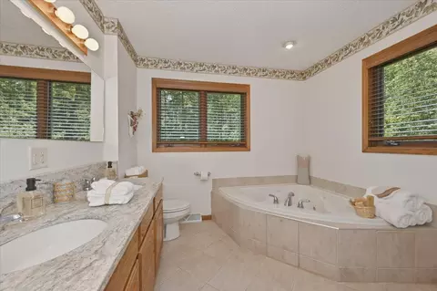 Bath - 5015 Martin Rd, Duluth, MN 55803 photo 2 of 4